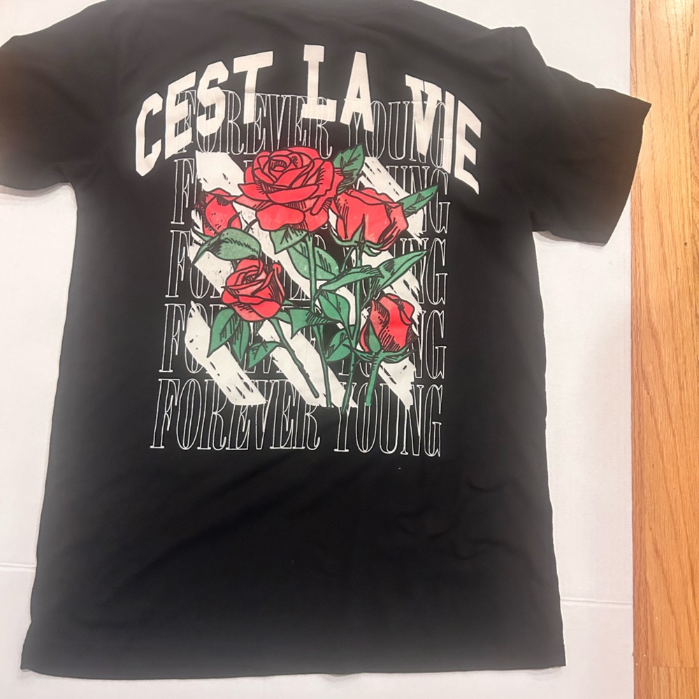 C'est La Vie Black Graphic Tee with Red Rose Print